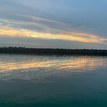 Segelboot In Strandnahe