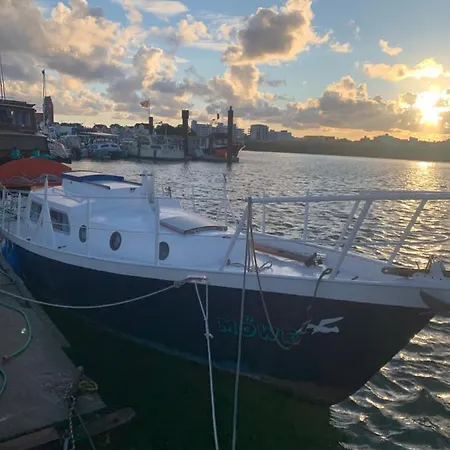 Segelboot In Strandnahe Botel Cuxhaven