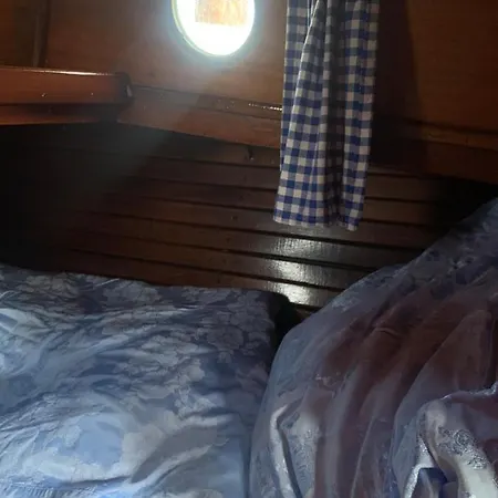 Segelboot In Strandnahe Cuxhaven