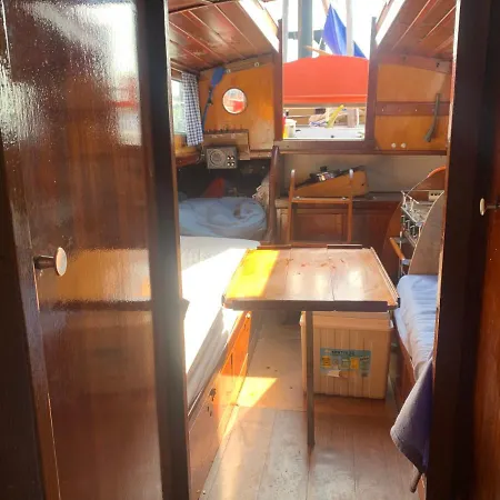 Segelboot In Strandnahe Botel Cuxhaven